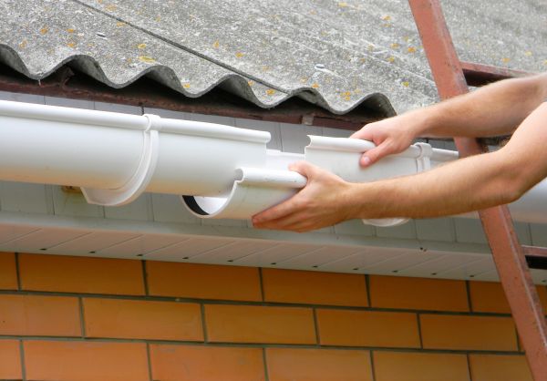 Gutter Hanging in Batavia